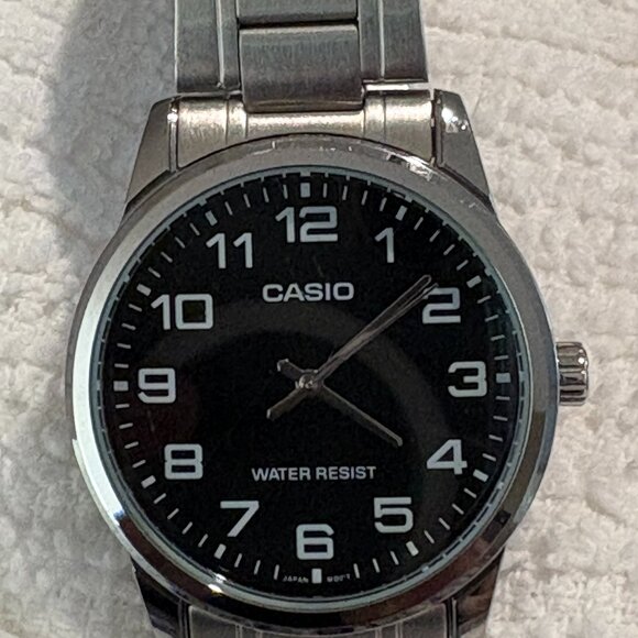 Casio TP-V001D-Men's Standard Stainless Steel Easy Reader Black Dial Watch Mint - Picture 2 of 7